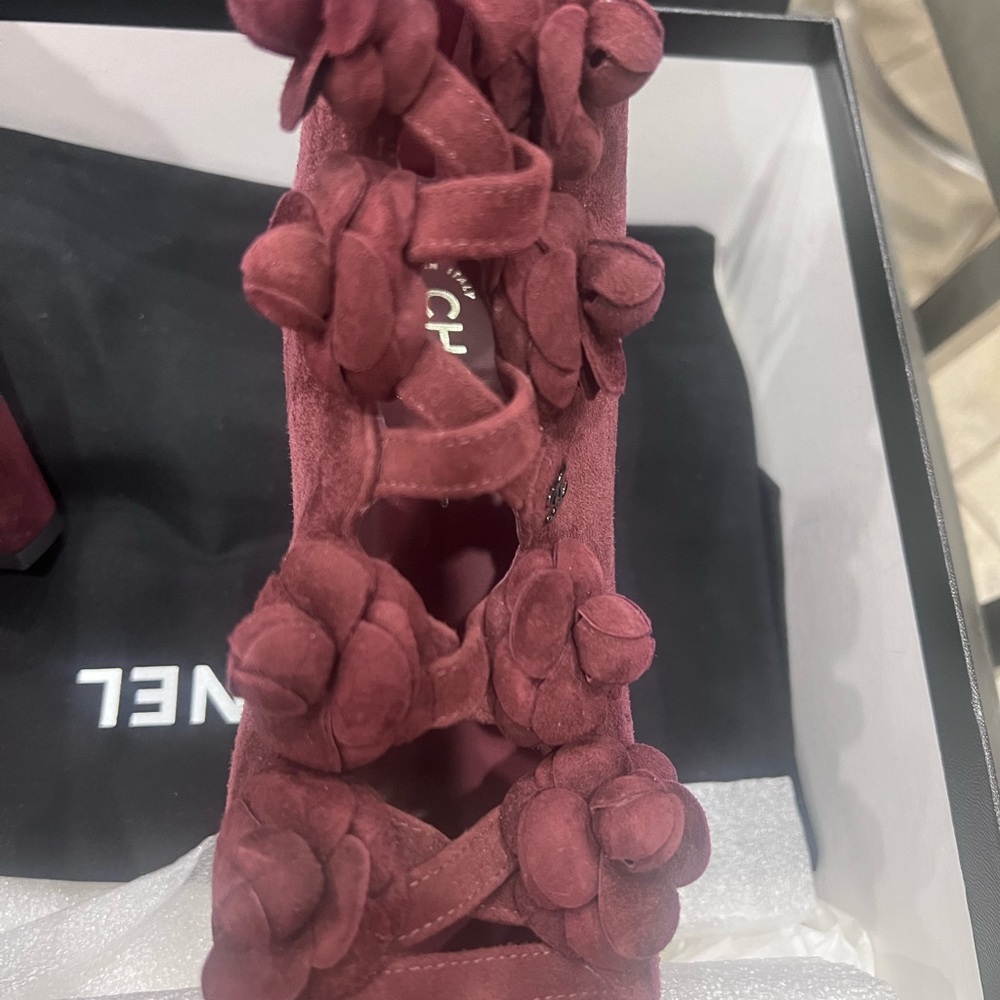 Chanel Short Boots in Suede - Picture 5 of 7